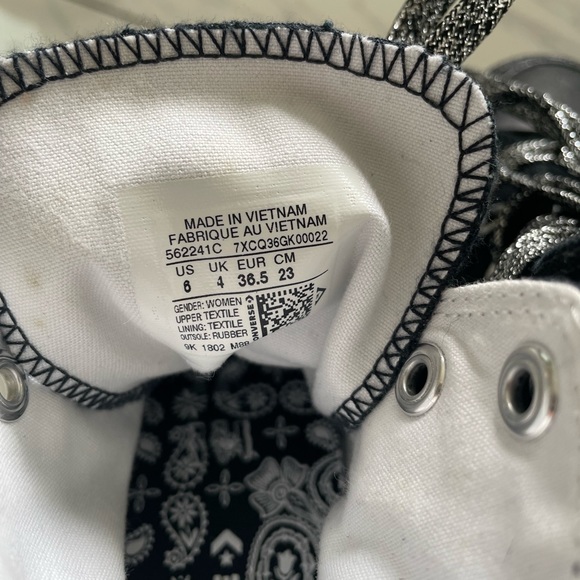 Special edition, Disney converse shoes. - Picture 8 of 9